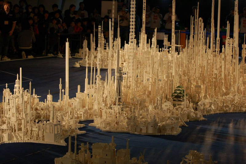 Illustration for article titled What It Was Like Rebuilding Japan Out of LEGO